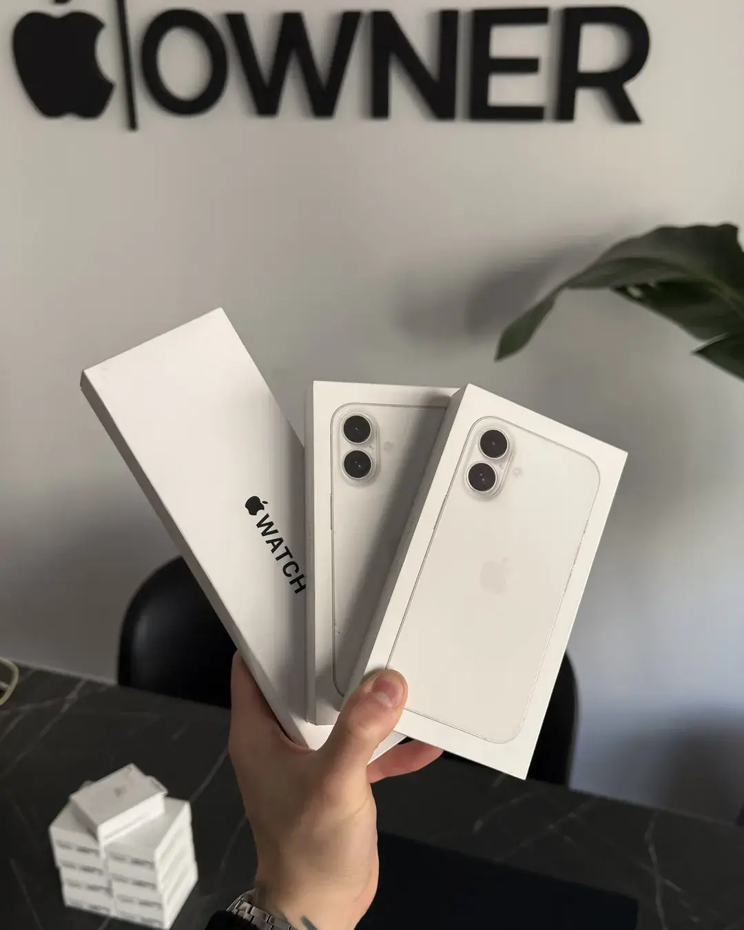 Apple Watch e iPhone en caja